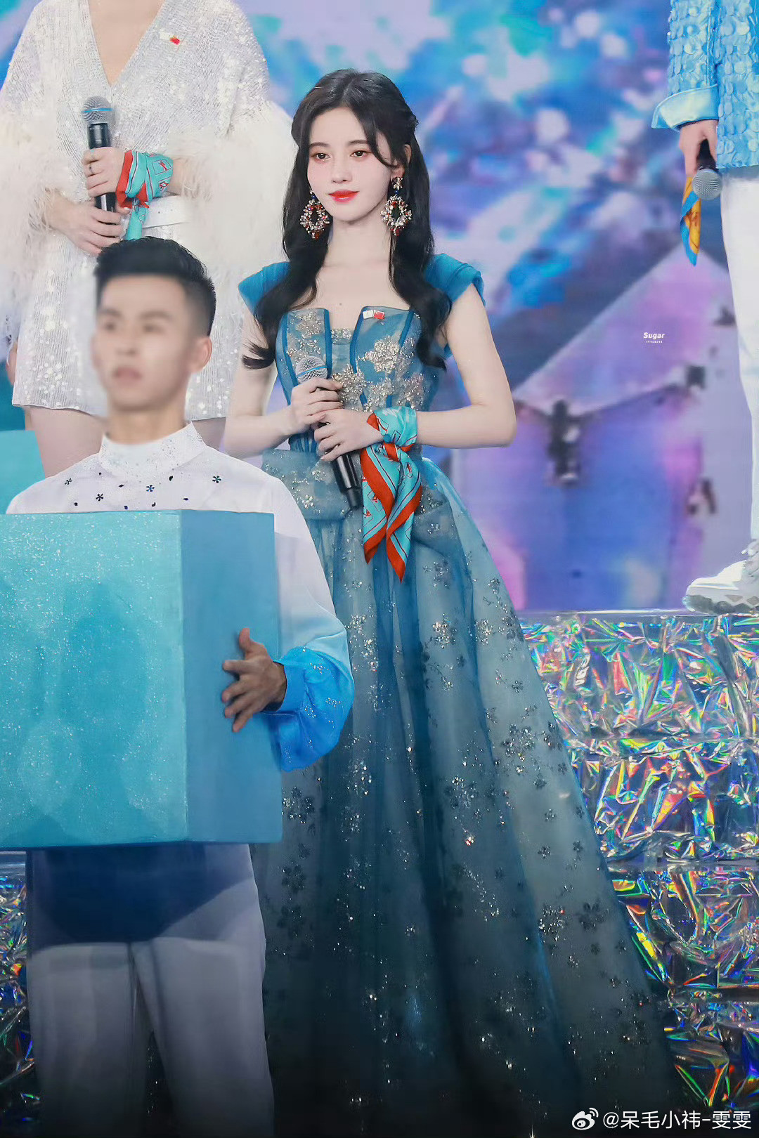 这耳环看着好痛​​​