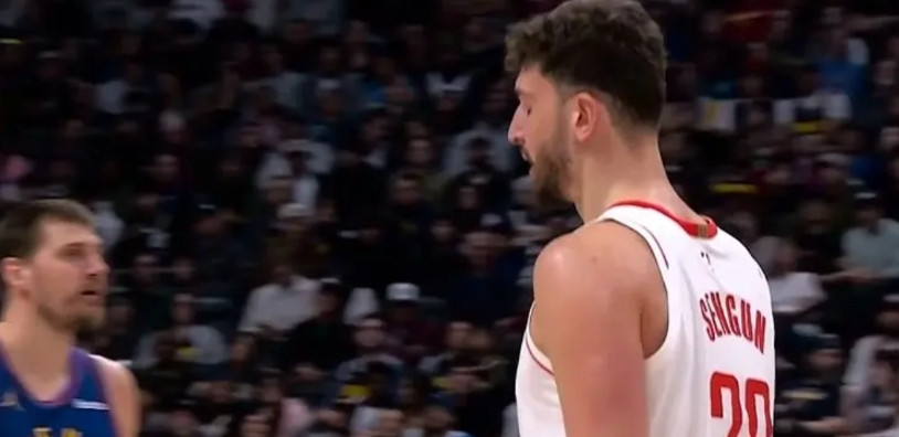 掘金打火箭就跟玩似的！火箭队首发球员的表现，一个比一个离谱：1，阿门——16