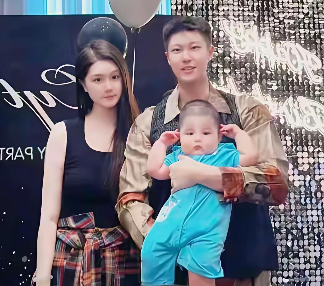赵本山这个女婿的长相真有点让人不知怎么评价，说他不帅吧，又挺高大，眉清目秀的，说