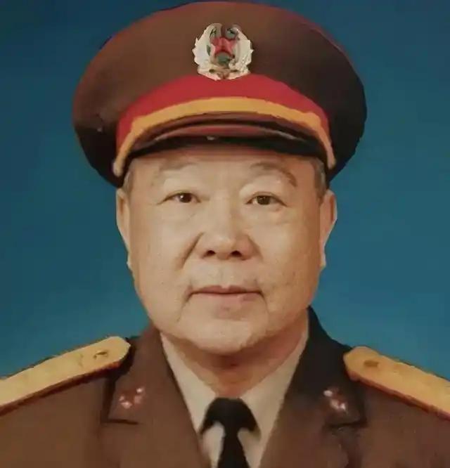 总后勤原部长，13岁革命，57岁授中将，63岁晋上将，如今94岁了在我国开