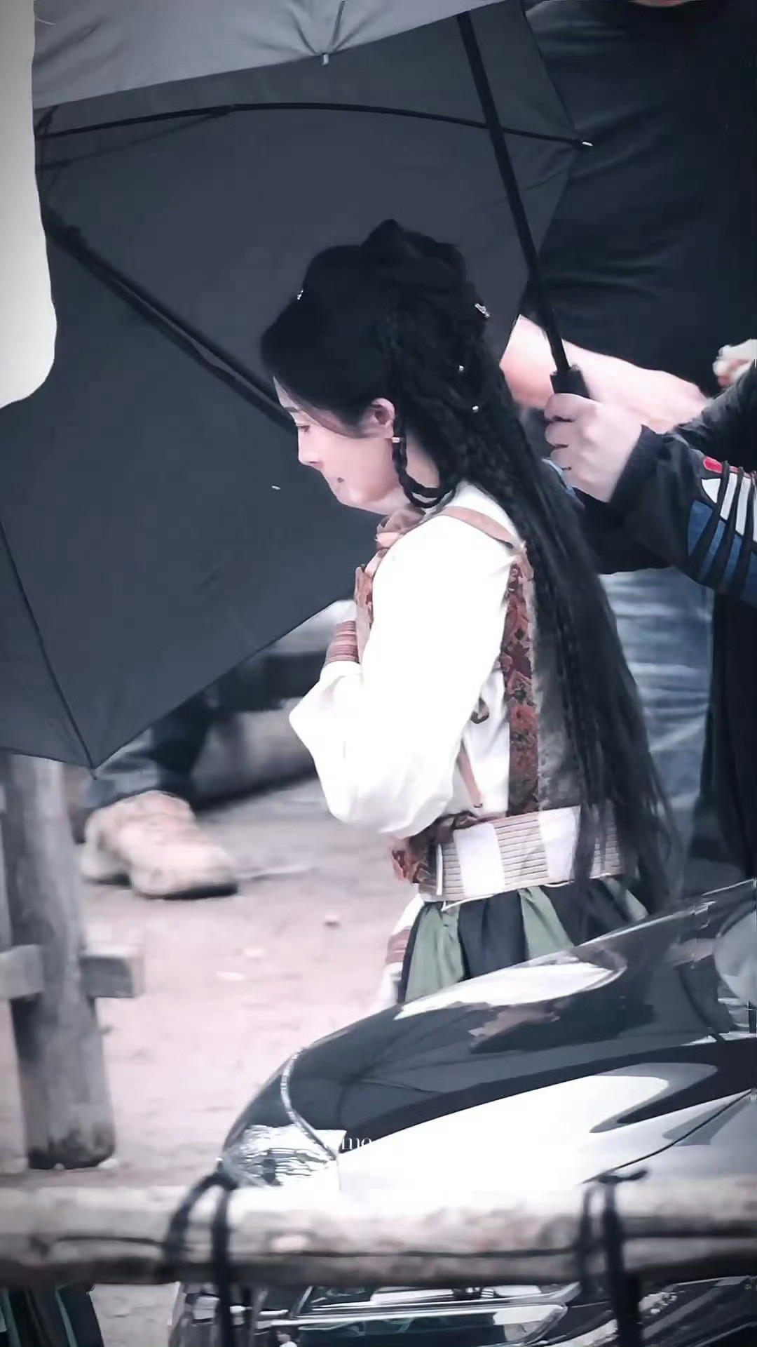 江山大同杨幂路透，好特别的鲜卑服饰，辫子萌鼠啦，而且裙子也很好看