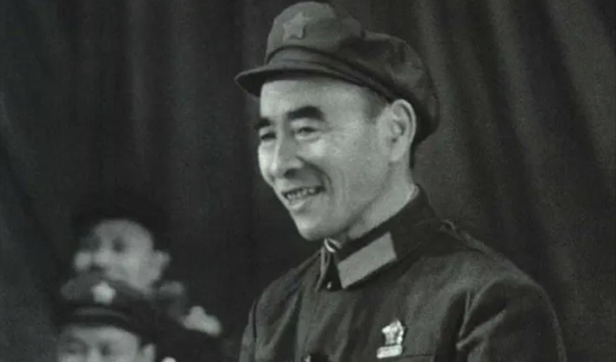 1980年，钟伟被平反后，找黄克诚要他的老房子，黄克诚大骂：我看你是越老越糊涂了