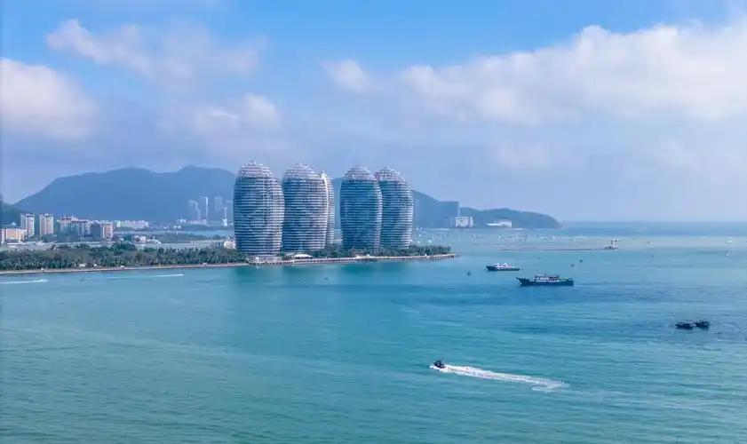 新加坡对中国设立海南自贸区，对开发洋埔港不满，对中巴经济走廊和开发瓜达尔港也不