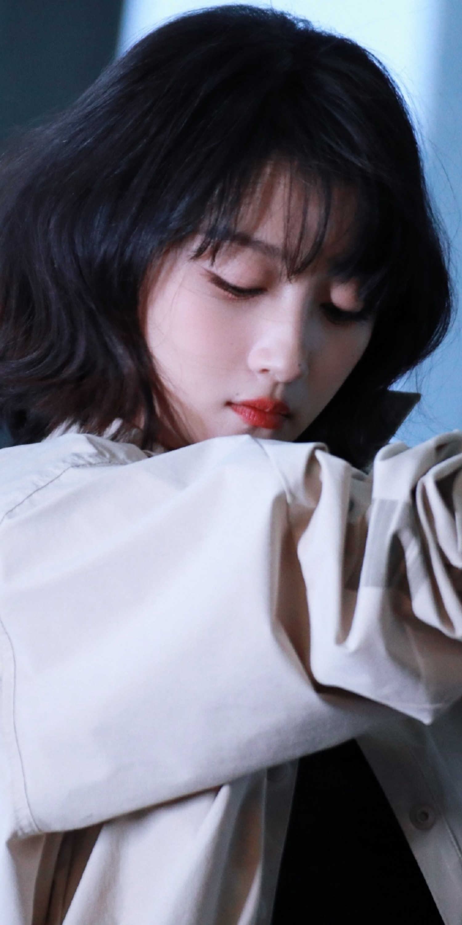 关晓彤卡其工装套装。关晓彤