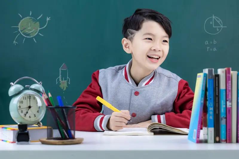 怪不得大家都想当领导呢。我儿子初中班上有个同学姓张，张同学他爸是领导。张同学身高