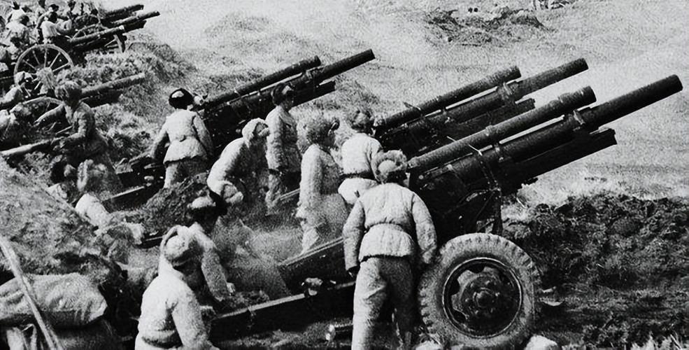 在辽沈战役中，东北野战军攻势很猛。国民党将领廖耀湘率第九兵团紧急撤退。由于情况紧