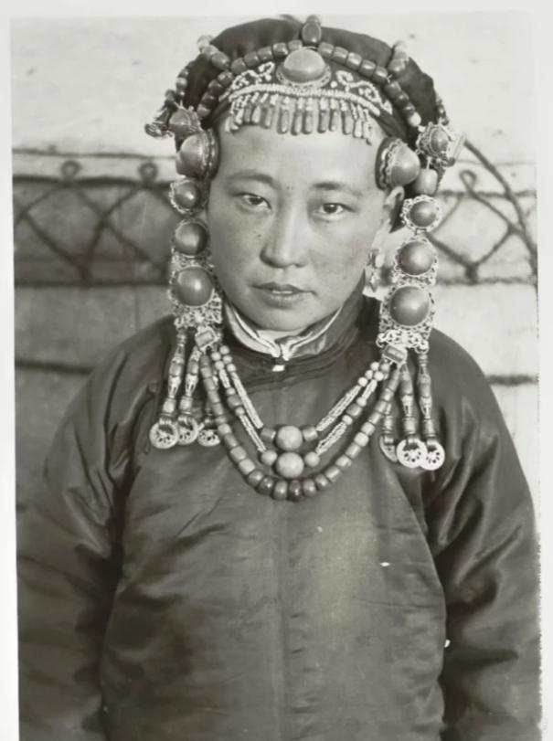 蒙古族和满族人怎么那么像，还有服装！1913年拍摄《内蒙古摄影集》内蒙古老照片