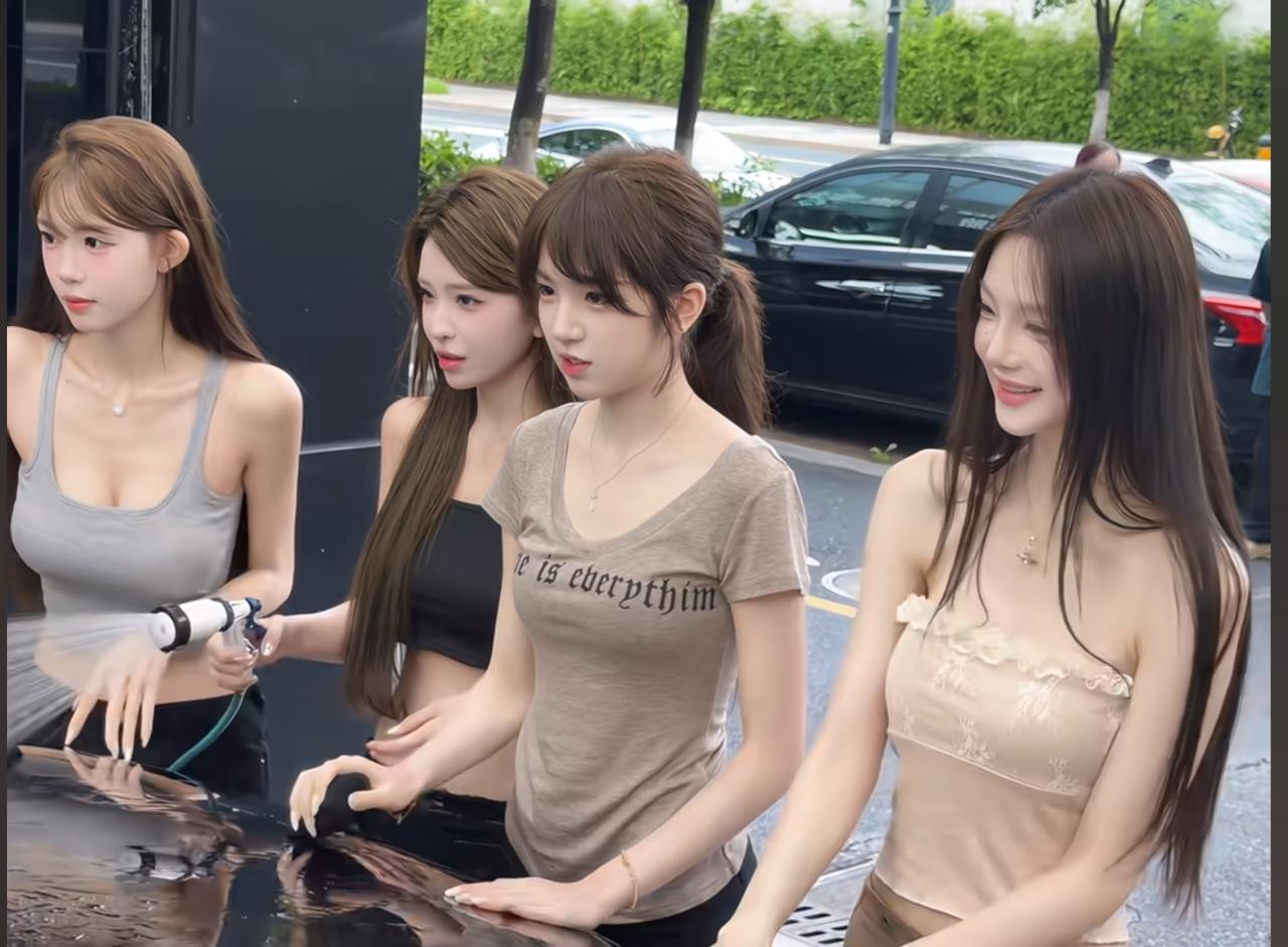要是能帮我洗车，那车该有多香啊！这也太养眼了，感觉像女团一样。
