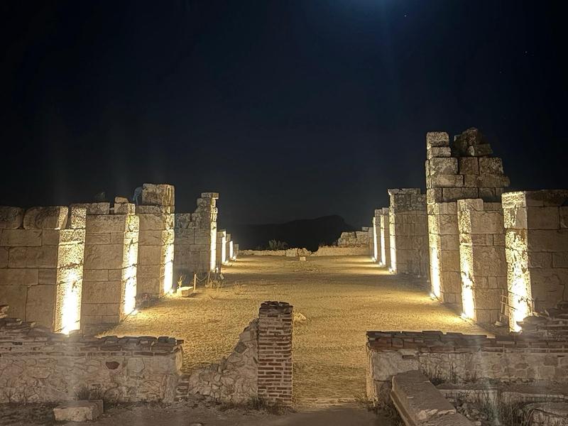 马伊琍说过这么一句话,特实在:"人活到中年才明白,那点生理需求不是爱,约个饭逛个