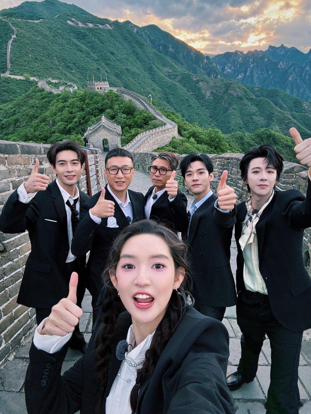 哇！好多人啊！🥳这地球怎么样？地球超新鲜～🌍​​​