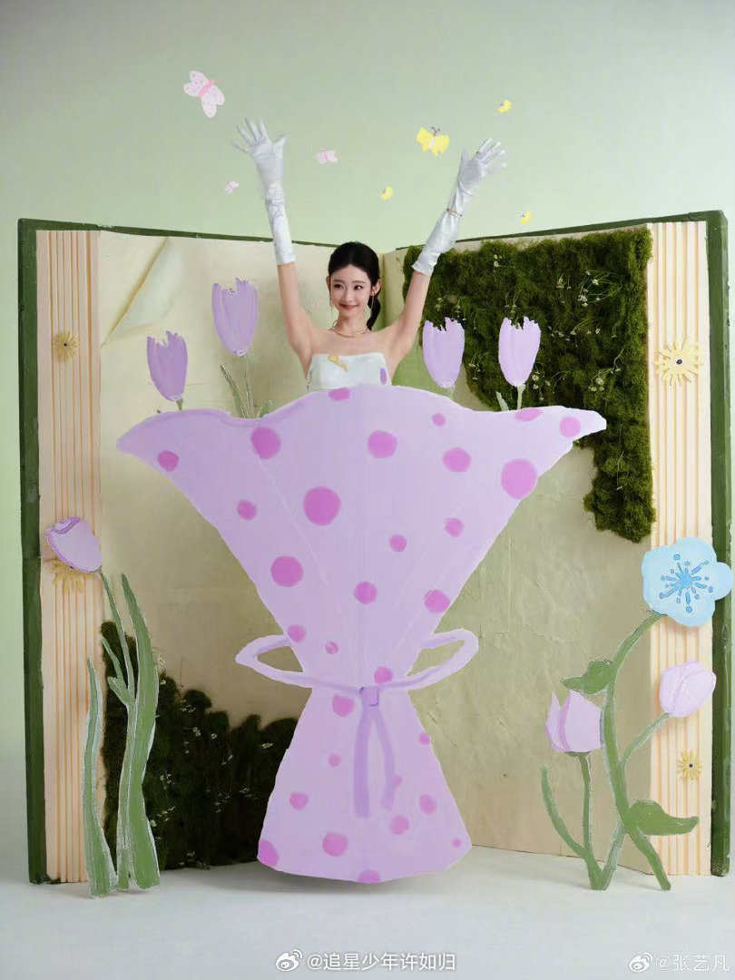 张艺凡把小朋友的画穿在了身上张艺凡这件裙子太有爱了！小朋友的画天真烂漫，她穿起