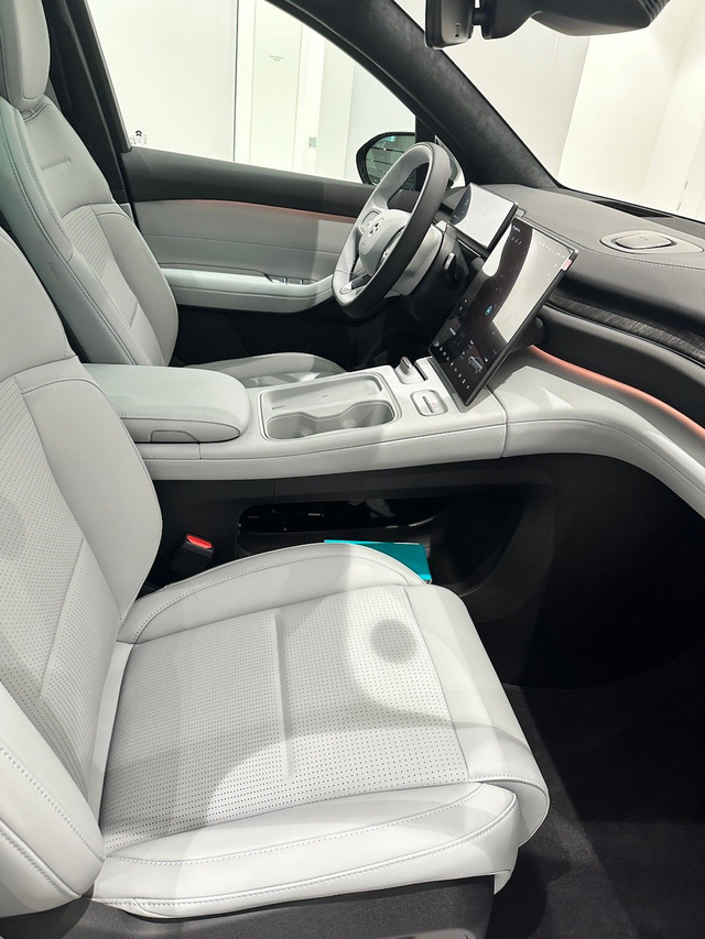 蔚来ES6座椅难坐新款ES6的座椅依旧难坐，新车刚买回来时候座椅还算有点支撑力