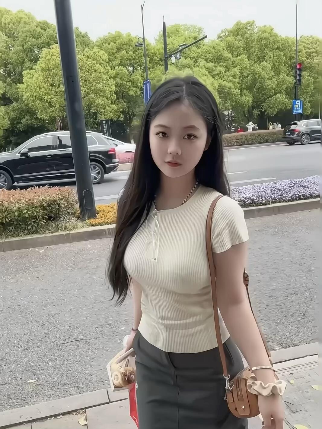 表妹一大早起来买早餐。