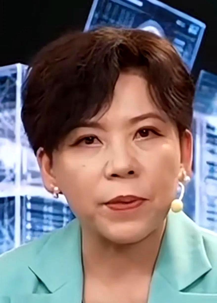 邓亚萍一句话，把国乒的底裤扒了！初代大魔王在《乒乓观察室》里点了三个名字：女线张本美和是“重中之重”