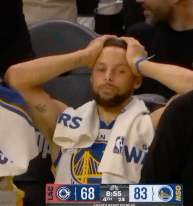 哈哈哈第四节库里上来投进个三分下班了[笑着哭][笑着哭]​​​