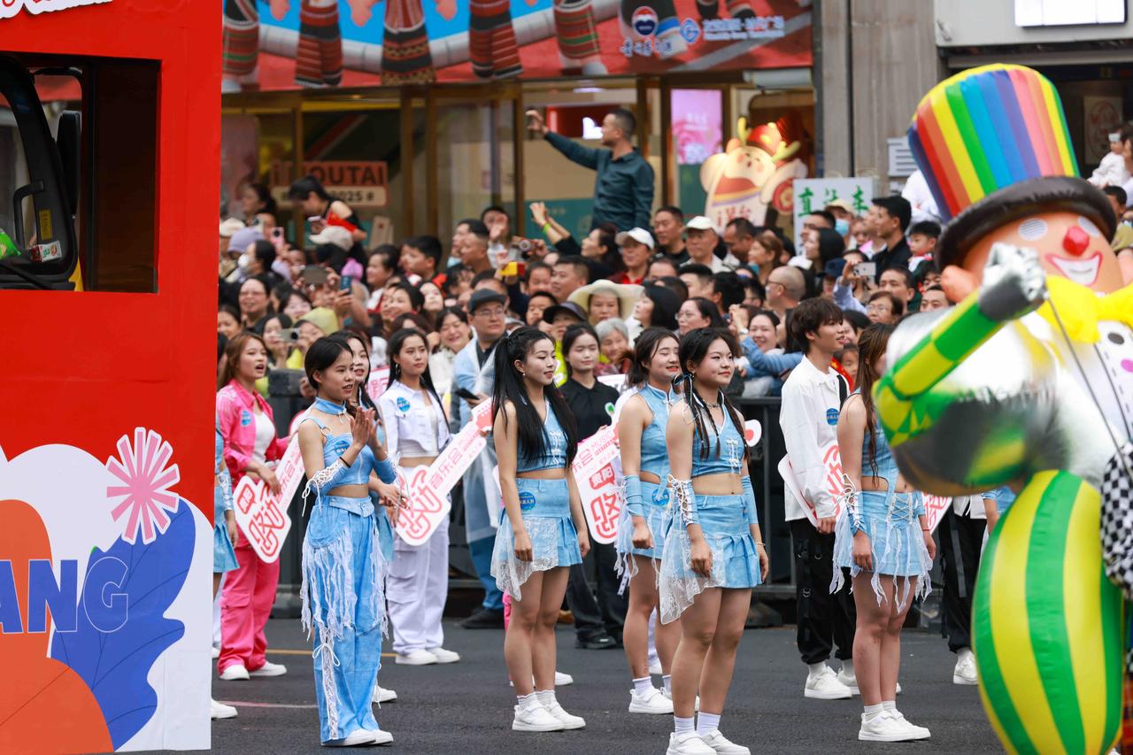 摄影，是普通人写给生活的情书你有没有过这样的时刻：路过街角一束刚好的光，