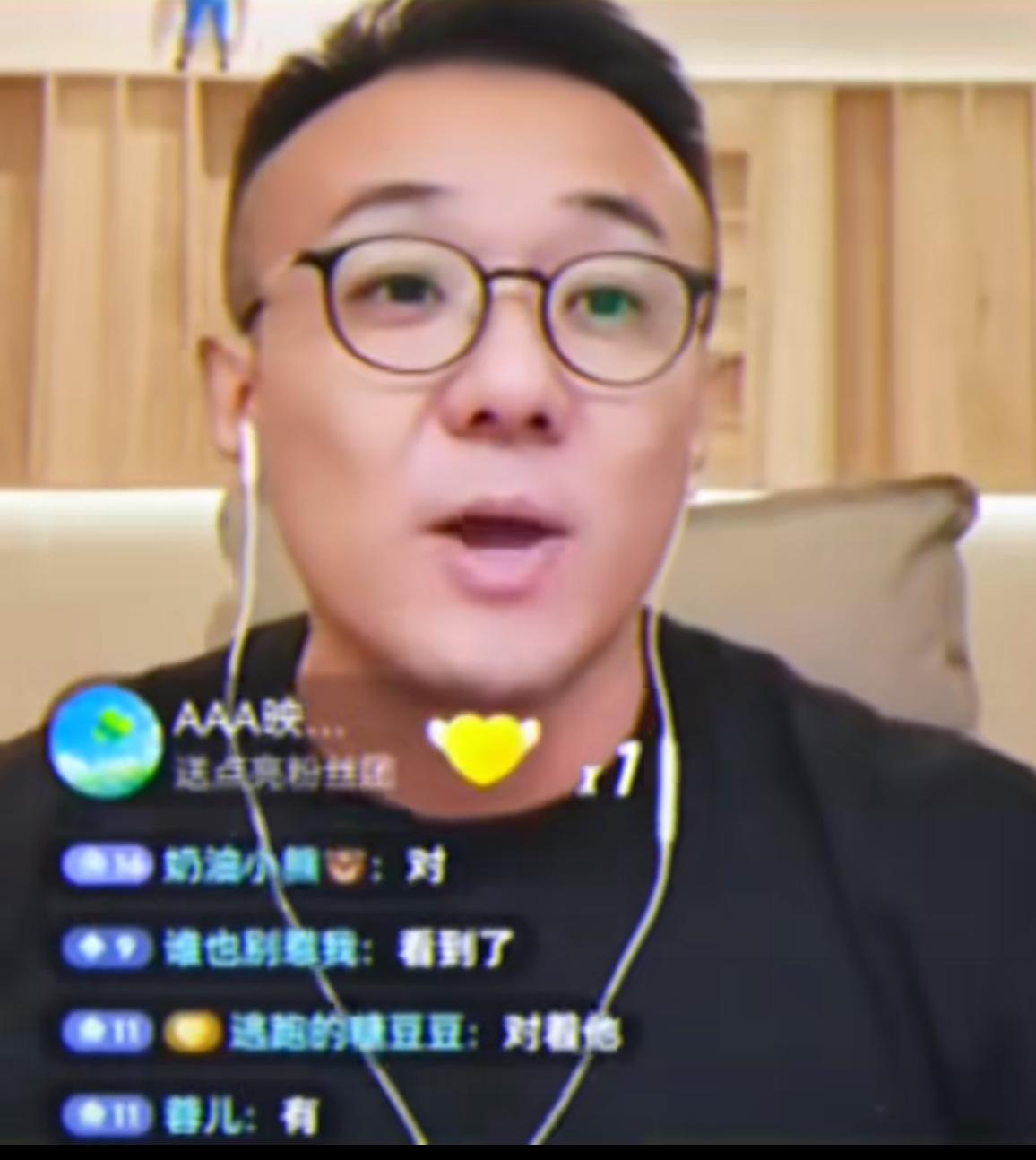 歌德说陈楚生演唱会拍摄用的是很贵的“斯坦尼康”稳定器。我知道陈楚生的诚意，他对