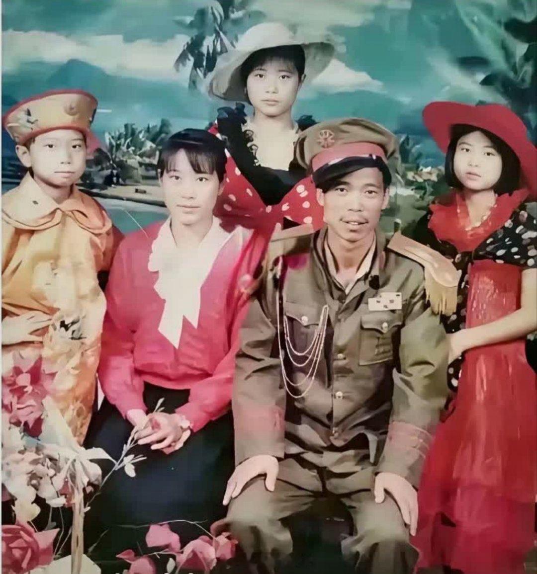 军阀的爸，民国的妈，中欧的姐妹，晚清的他[捂脸哭]​​​