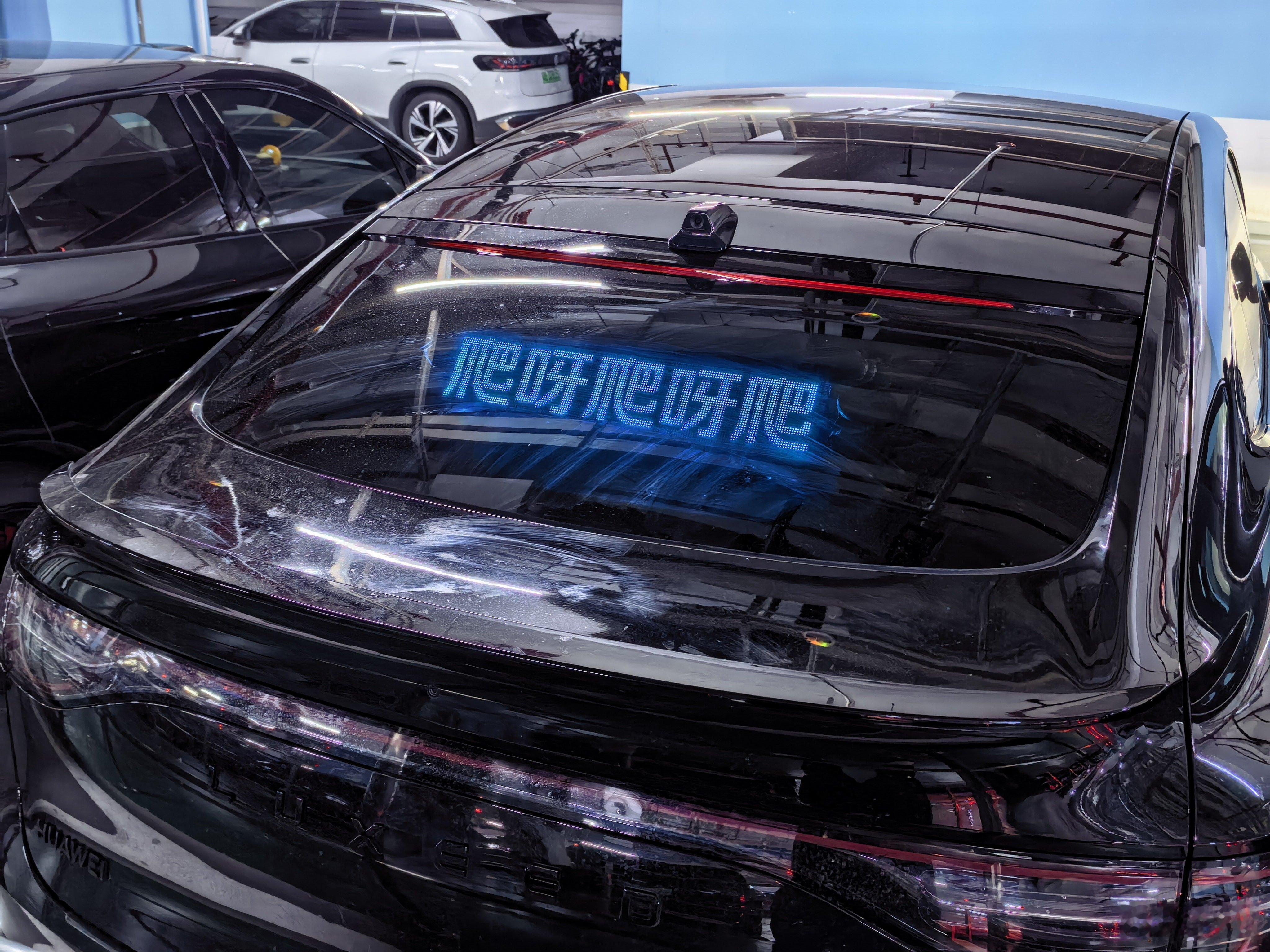 一位有趣的智界R7车主。