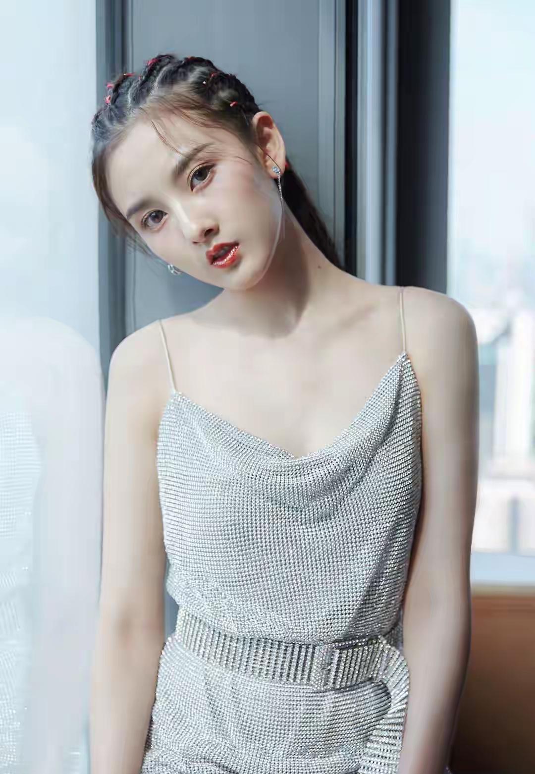 宋祖儿被全网黑不冤！虚假人设骗国人，留学圈内幕太扎心咱就说内娱人设翻车，宋