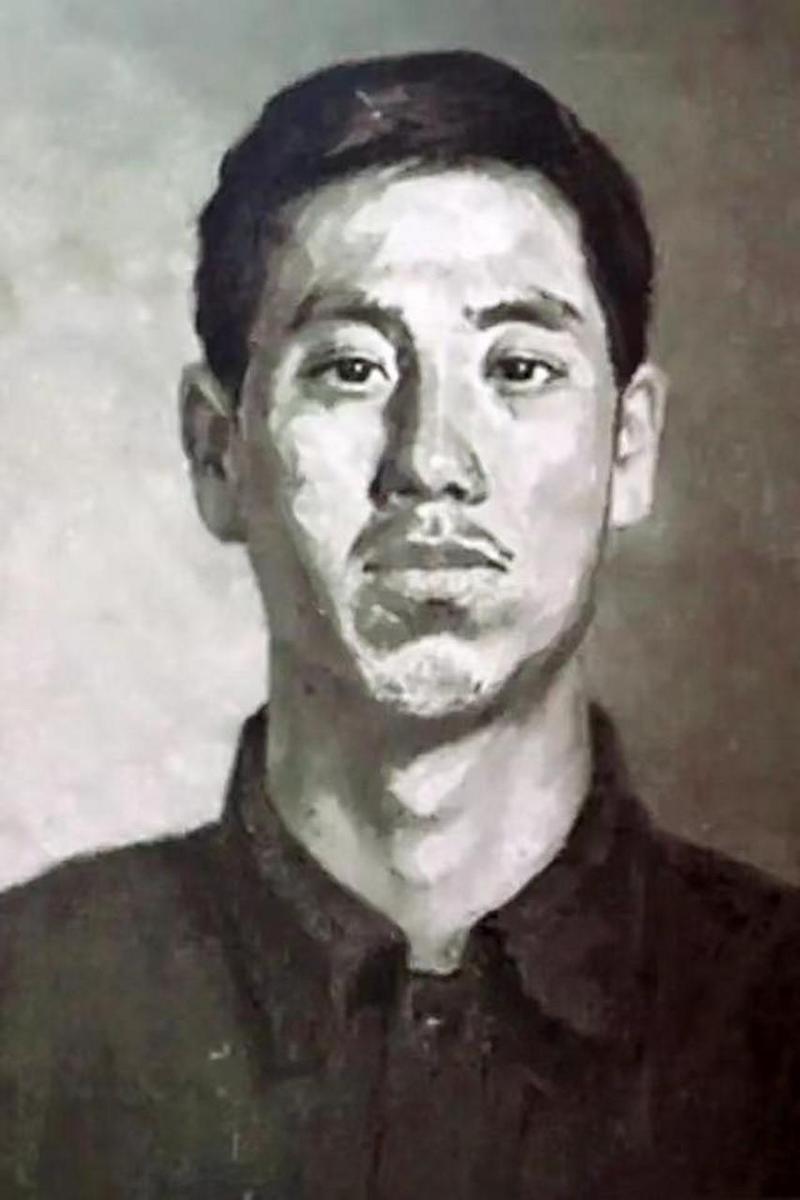 1982年，饶河县终于找到了迷失40多年的抗联第七军军长陈荣久的墓地，打开一看：