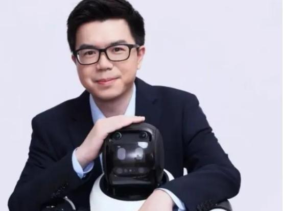 智元机器人登顶全球第一、宇树紧随其后、中国厂商包揽全球97%份额等到特斯拉真正
