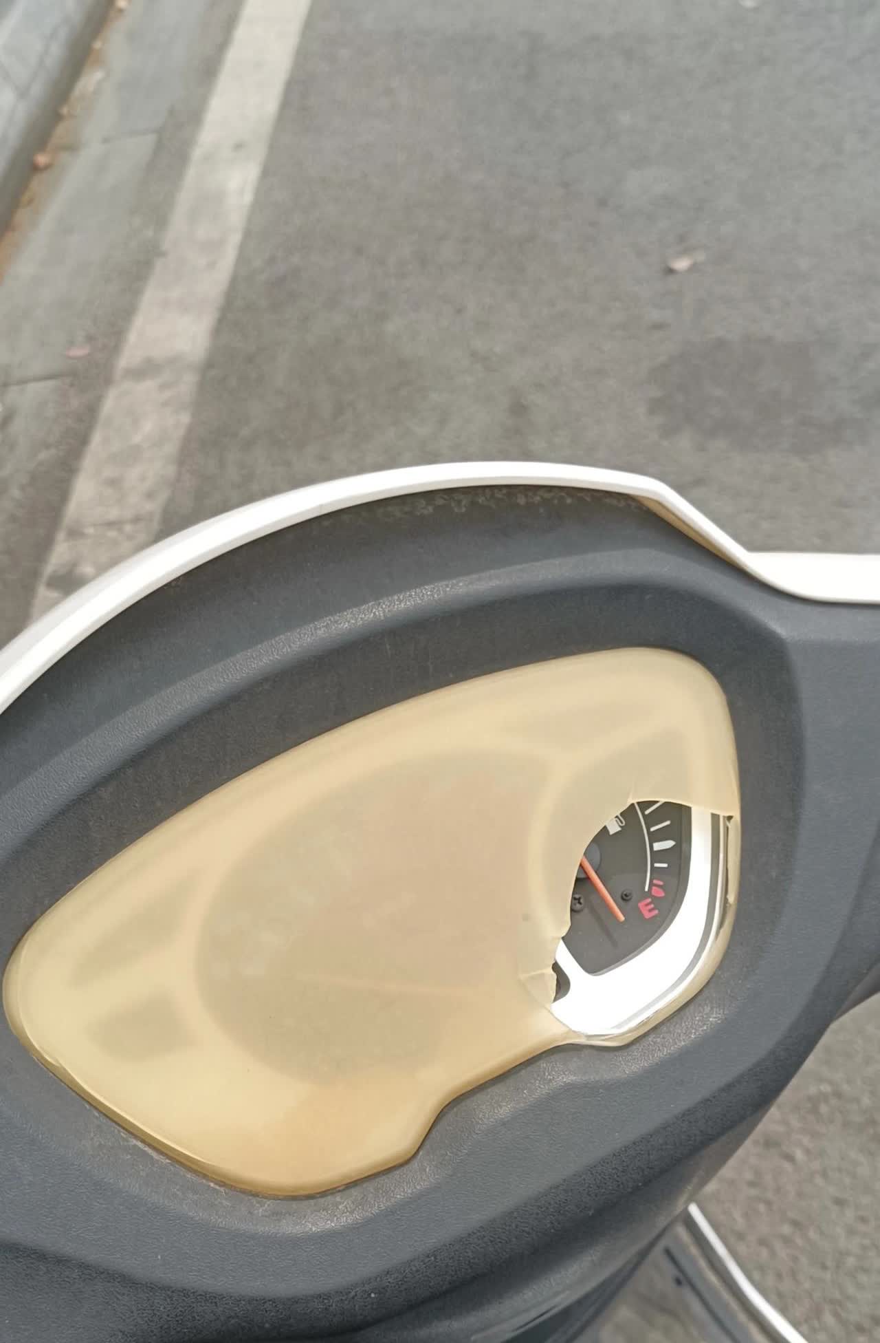 不管摩托车或是电瓶车其实都是老百姓平时用来通勤用的，讲的就是一个实用性，少些花里