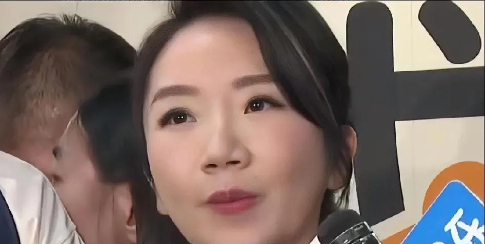我敢断言陶晶莹肯定凉凉了因为她在采访中说到，全球哪个国家会要求艺人表态。