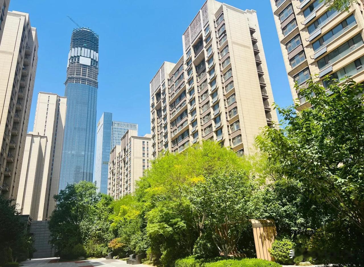 朋友花50多万入手30年房龄老破小步梯三楼，单价9000多，我一开始还纳闷，他一