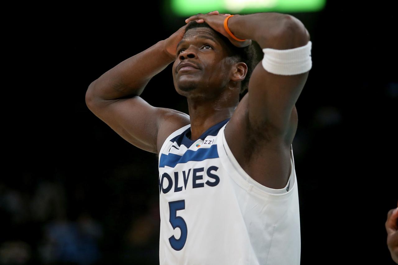 西部季后赛球队伤病情况：（主要轮换）雷霆：杰伦威（腿筋）马刺：文班亚马（脑