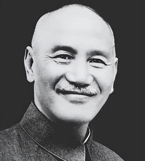 蒋介石私生活有多混乱？贴身秘书晚年才敢说破，宋美龄的做法绝了。蒋介石天性风流，虽