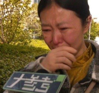 河南郑州一名42岁单亲母亲计划将女儿卡内的500元抚养费转至自己账户用于支付孩子