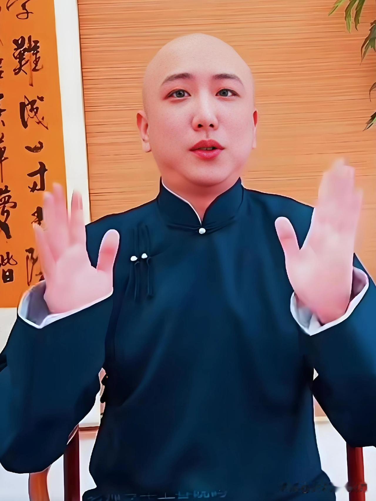 潘云侠因啥离开德云社？今日，听云轩副总潘云侠，公开回应粉丝问题：退出德云社不