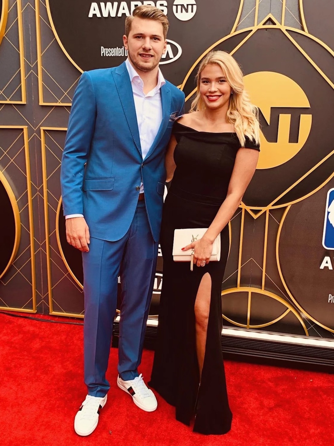 东契奇发声明解除婚约湖人球星东契奇通过ESPN官宣：因始终无法让两个女儿来美团