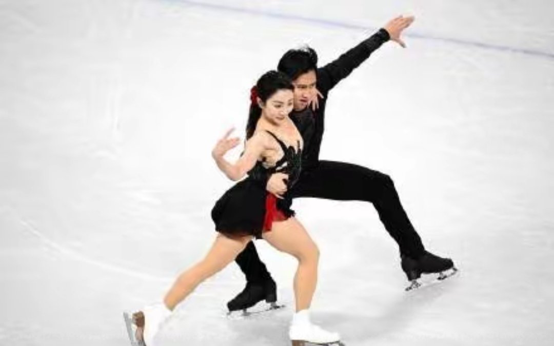 花滑葱桶组合顺利晋级隋文静韩聪双人滑短节目短道速滑北京时间2月16日凌晨，在意