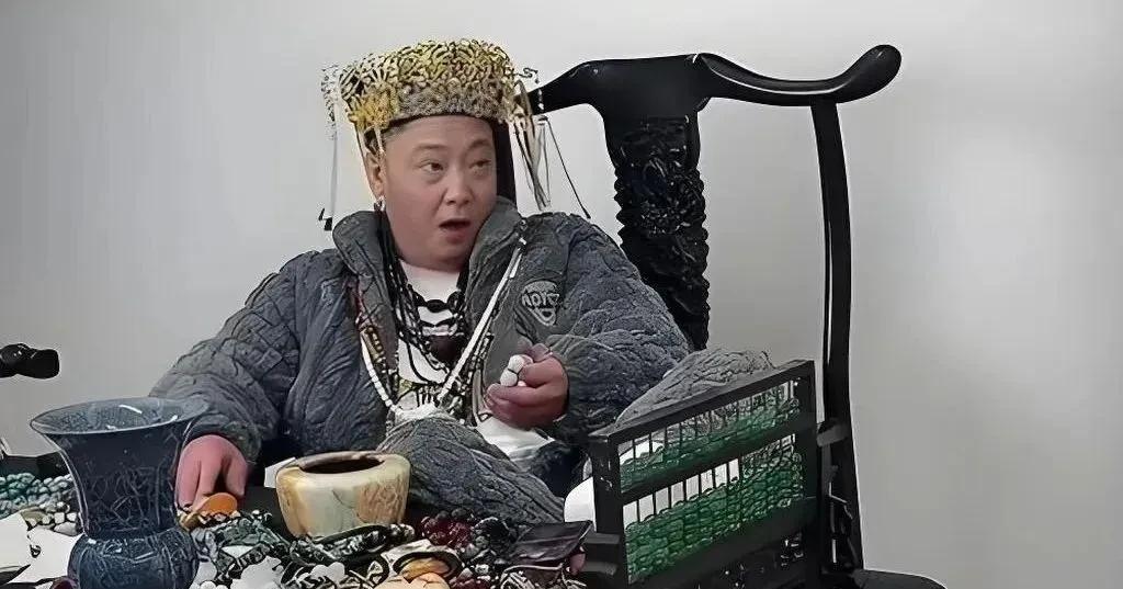 网红想红没捷径！柴怼怼前脚嚣张挑衅，后脚直播间低头认错，这种先闹事再卖惨的套路，