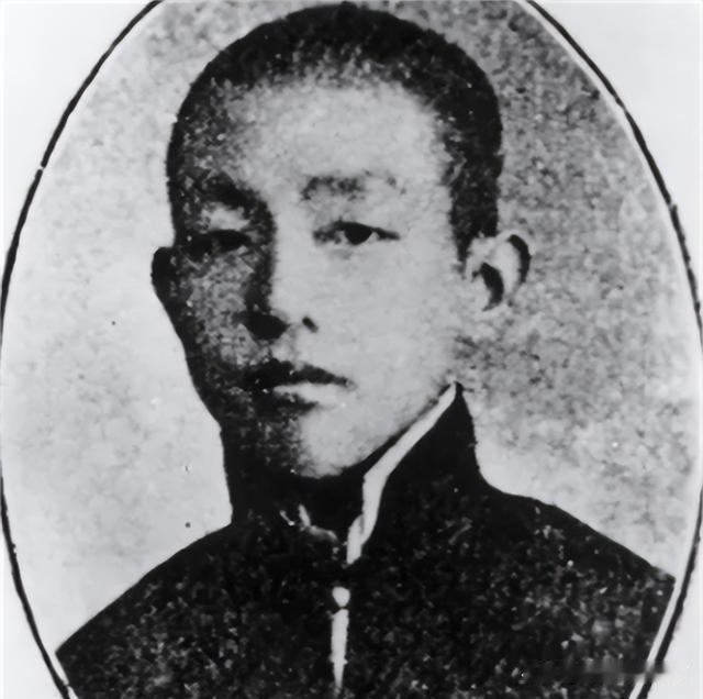 刘仁静，五四运动火烧赵家楼时带头爬窗入曹宅为群众开门的学生之一。1921年就出