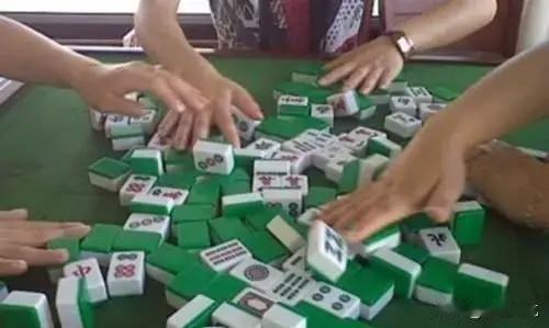 这个消息一出，估计四川人坐不住了，有警方明确告知，春节期间打麻将单场超过300