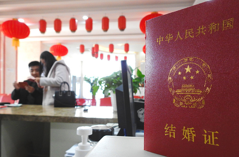500万都没能摆平的事，最后闹成了刑事案件，这剧情比电视剧还离奇。湖南永州一位商务局女局长，先是婚内