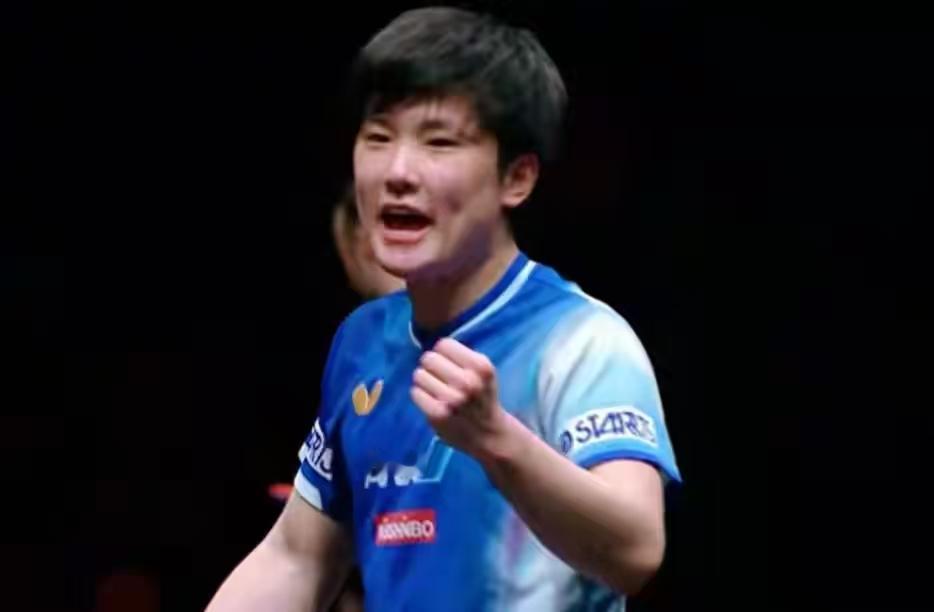 WTT总决赛的乒坛戏码太有看点！张本智和4-2拿下西蒙·高茨晋级八强，全场赢球必
