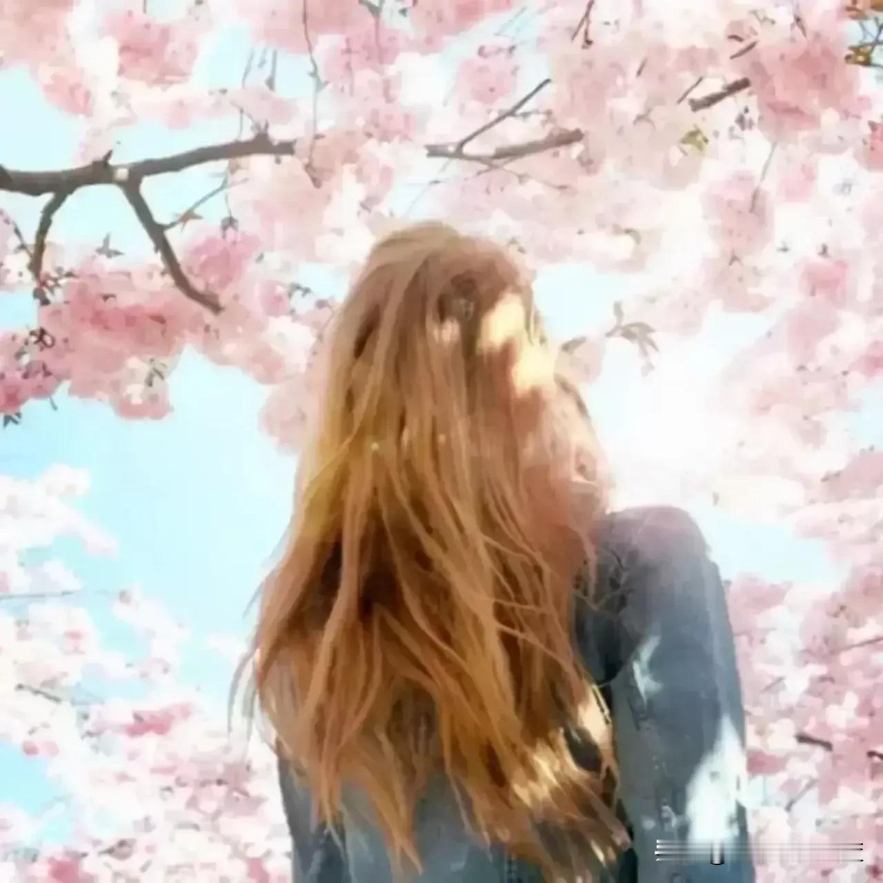 前几天，小姑子打电话说端午节要回老家看我们。我说：清明节你刚回过老家，这次就