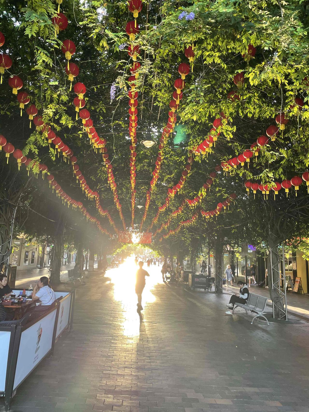 分享我这周有趣的事：距离春节还有人一段时间，澳大利亚细腻的小镇伊斯沃德的春节气息