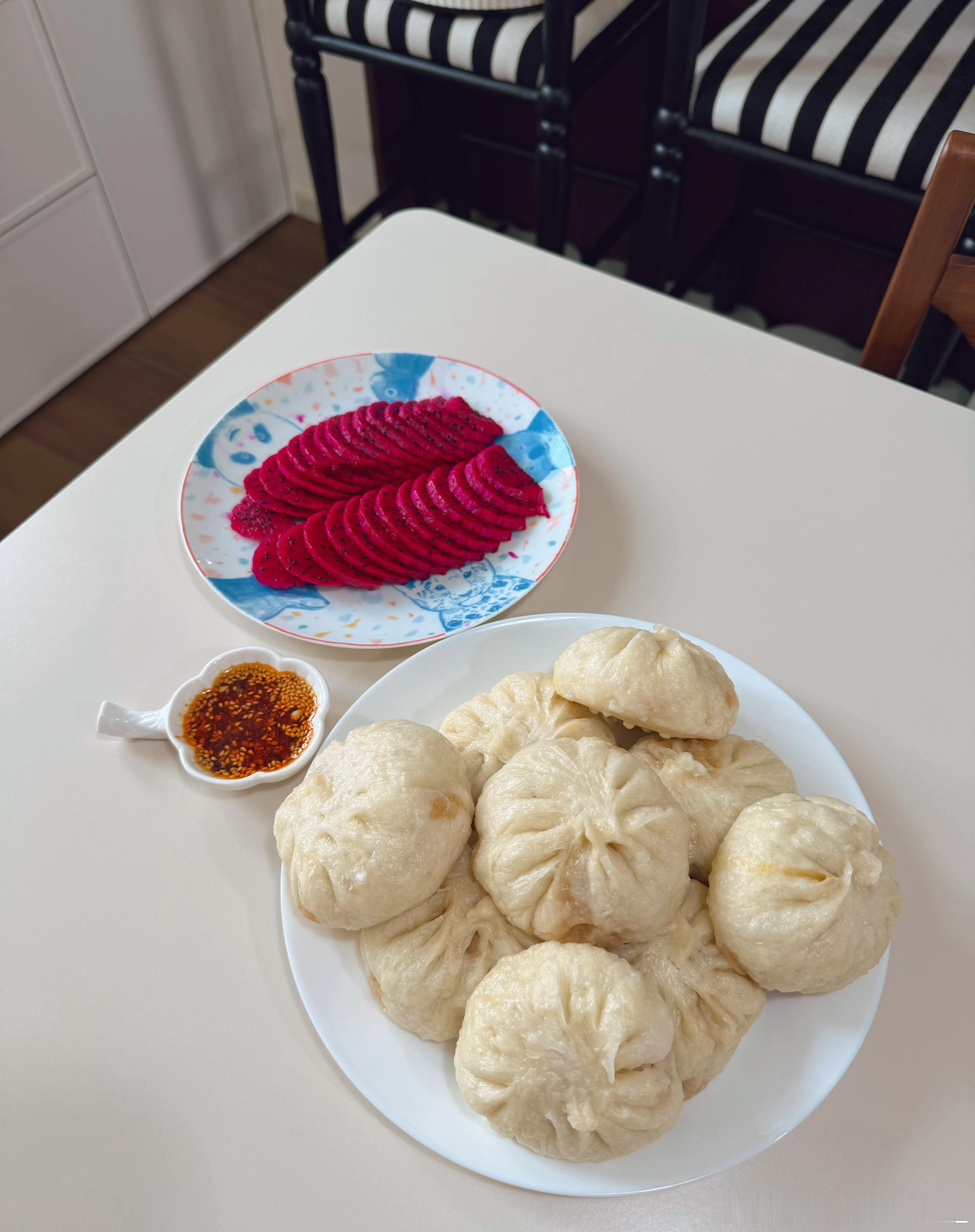 我妈蒸的大肉包子超香