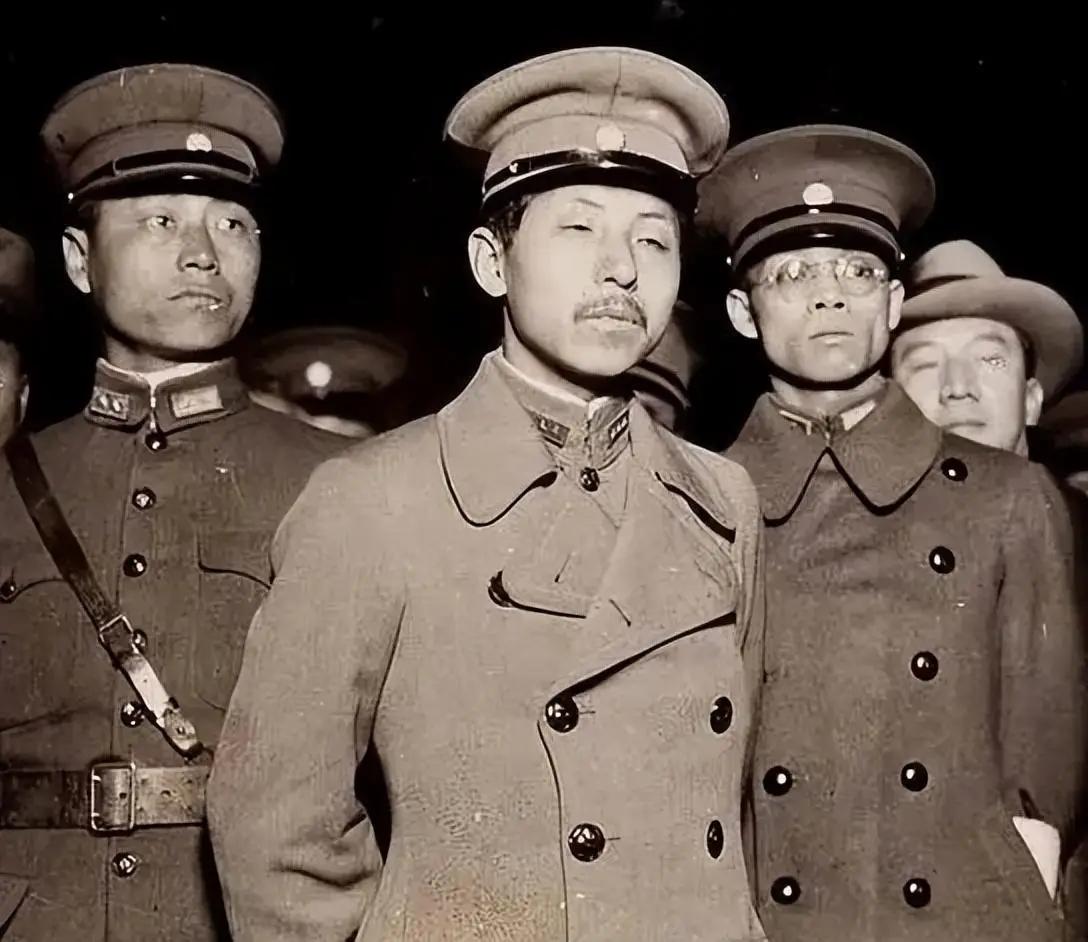 1929年1月5日，张学良给杨宇霆的父亲祝寿，到杨府时，副官大喊：“总司令到！”