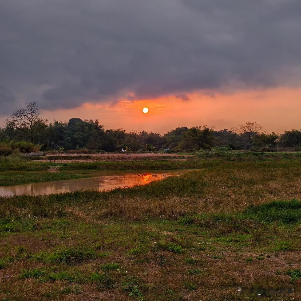 朋友李姐的儿子小宇，今年27岁，和女友小敏谈了快一年。俩人是同事介绍认识的，性格