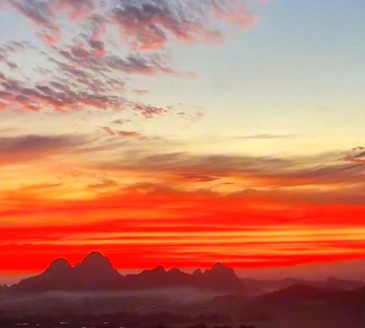 一个时代，真的结束了。就是那个闭着眼买房就能躺赢的时代。那你有没有想过，从楼