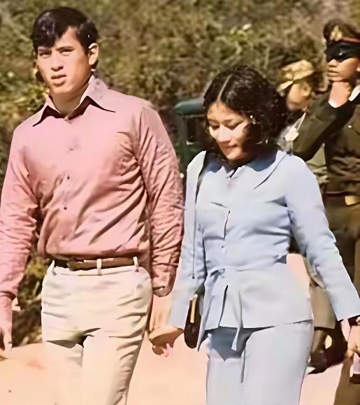 泰王的王后和贵妃们，颜值没有一个底的呀！第一任王后，是她的表妹，颜值和气质俱佳