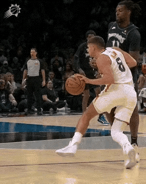 这一球，让我想起了，我们班女人打篮球的场景防守是不可能了，要是这你都投不进，没