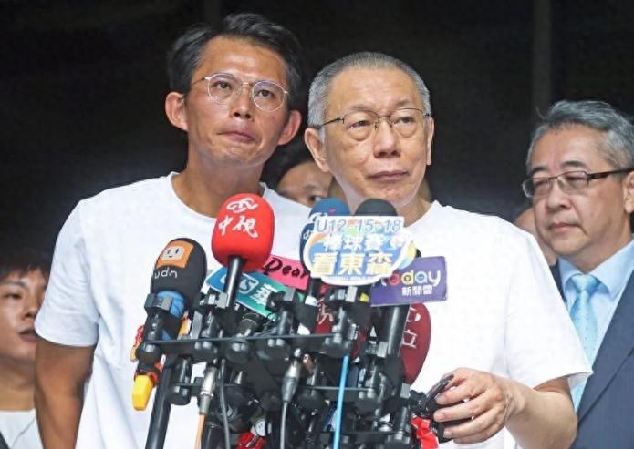 黄国昌本来都要把柯文哲重新交给柯文哲了，现在柯文哲被重判17年刑期，目前民众党内