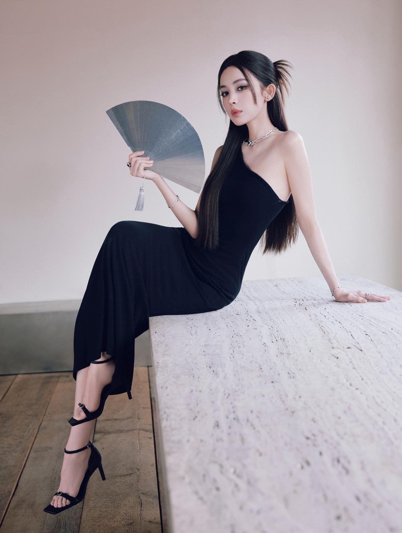 娜扎一字带从头美到脚​​​